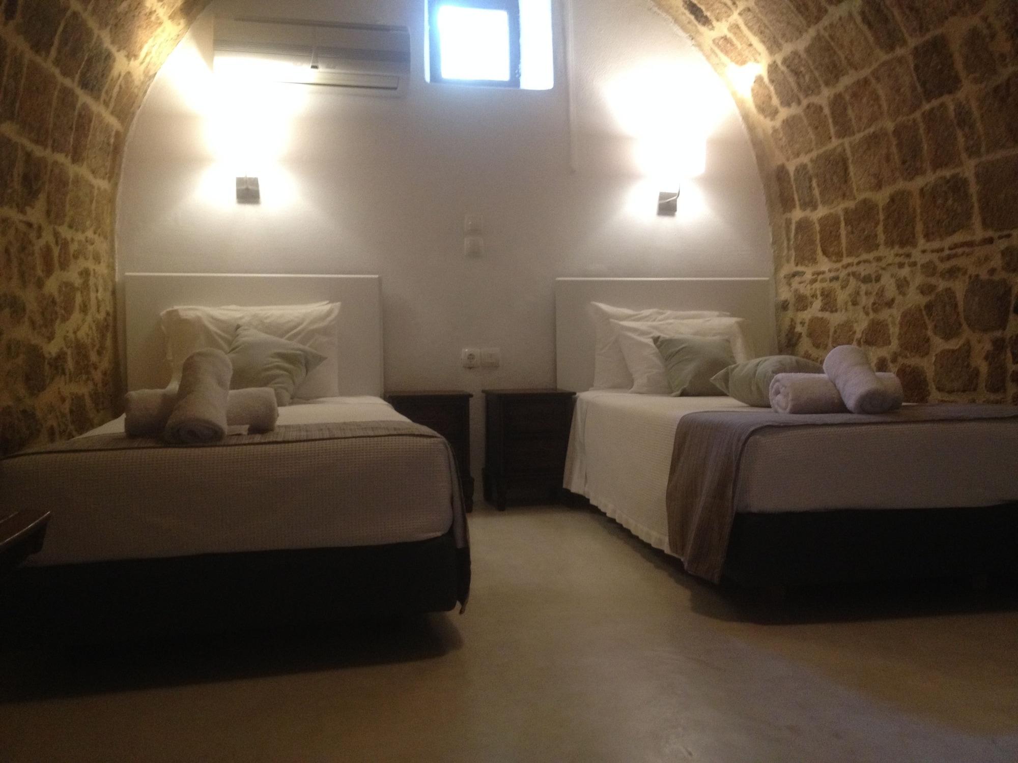 Auberge 32 Old Town Rhodes City 外观 照片