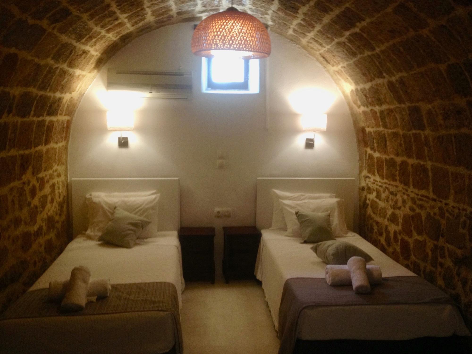 Auberge 32 Old Town Rhodes City 外观 照片