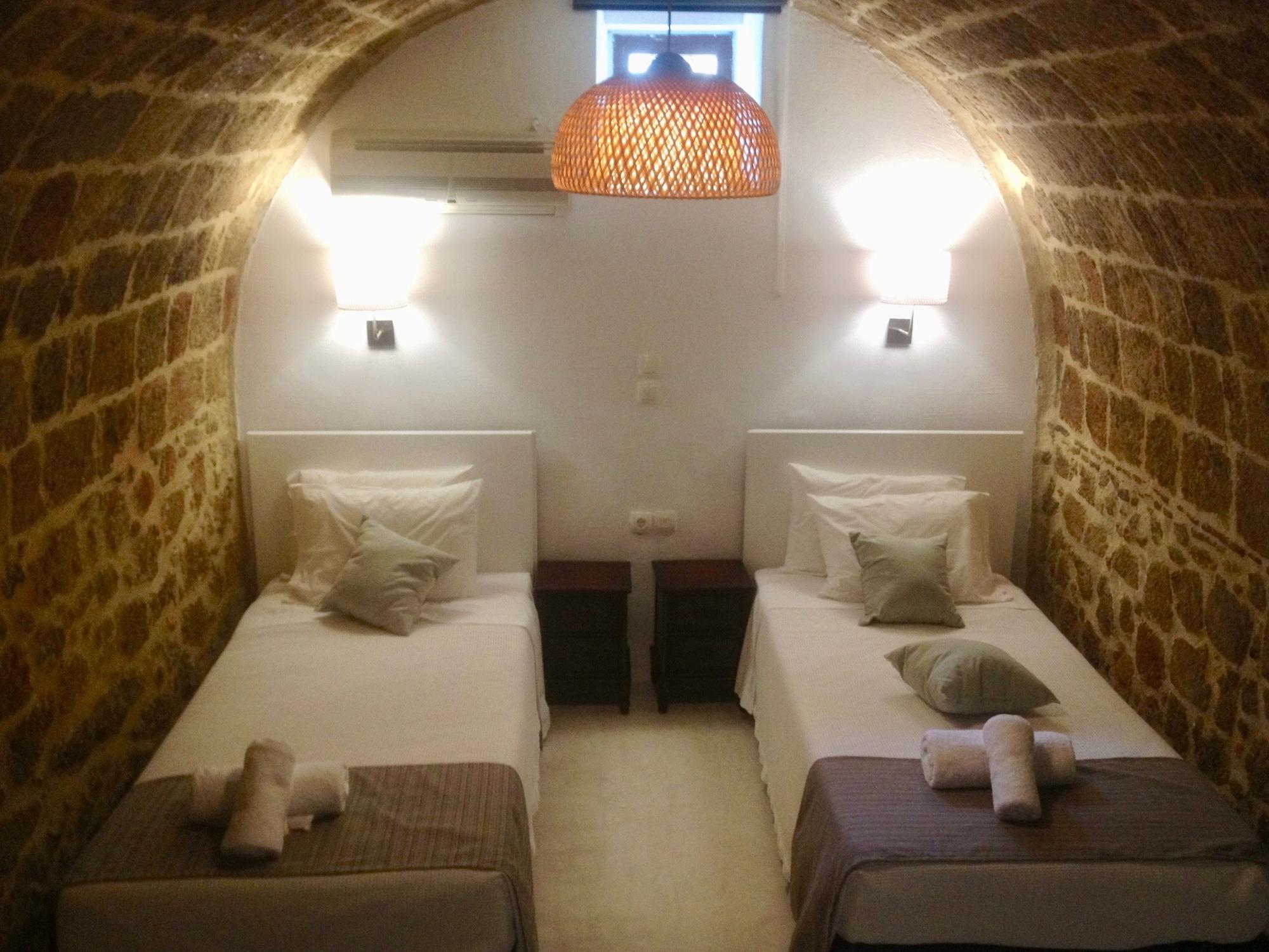 Auberge 32 Old Town Rhodes City 外观 照片