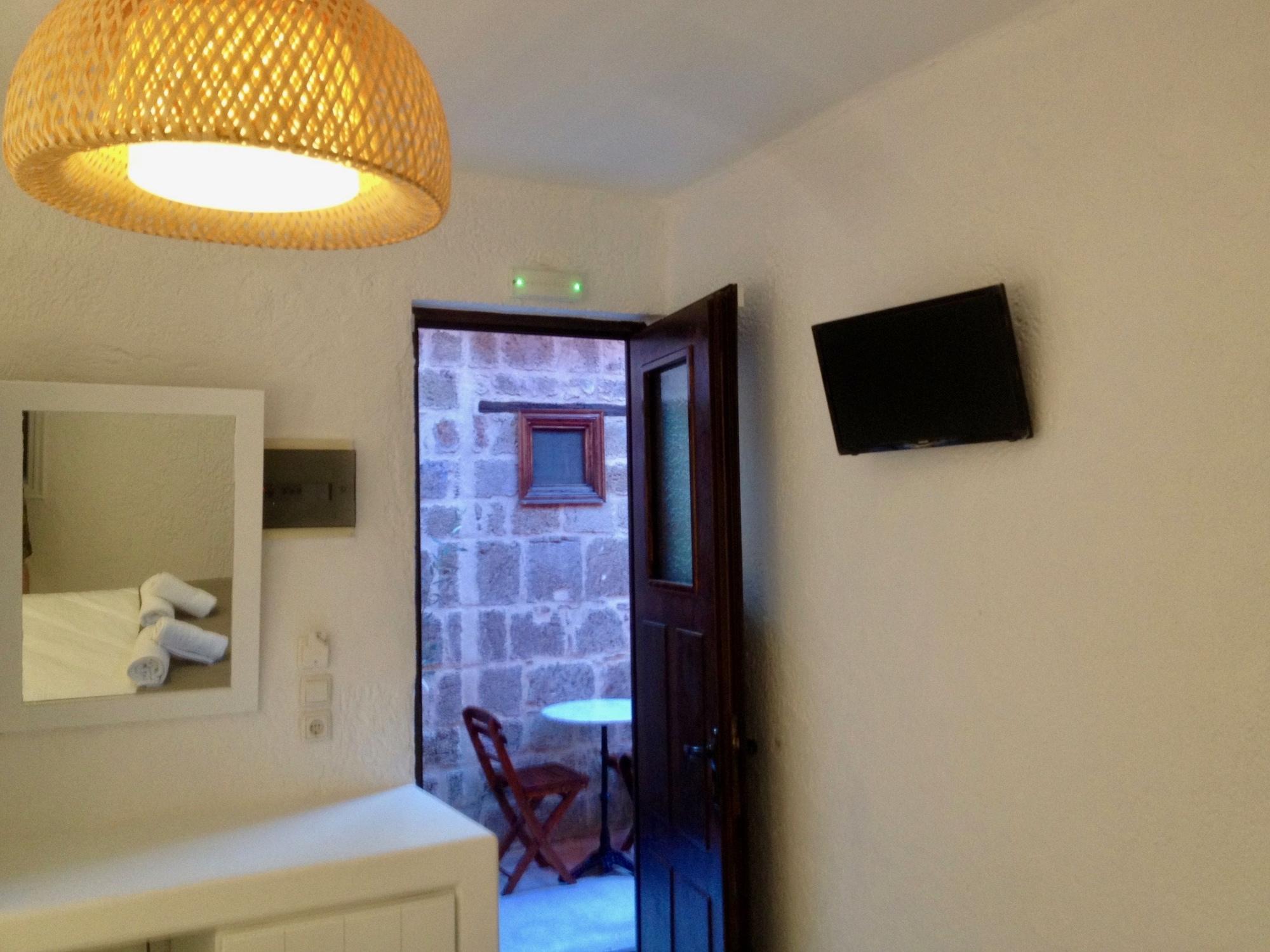 Auberge 32 Old Town Rhodes City 外观 照片