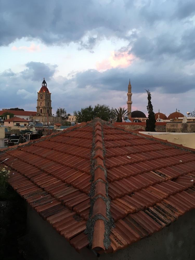Auberge 32 Old Town Rhodes City 外观 照片